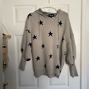 Heimish Grayish Beige Star Pattern Women's Sweater size Small